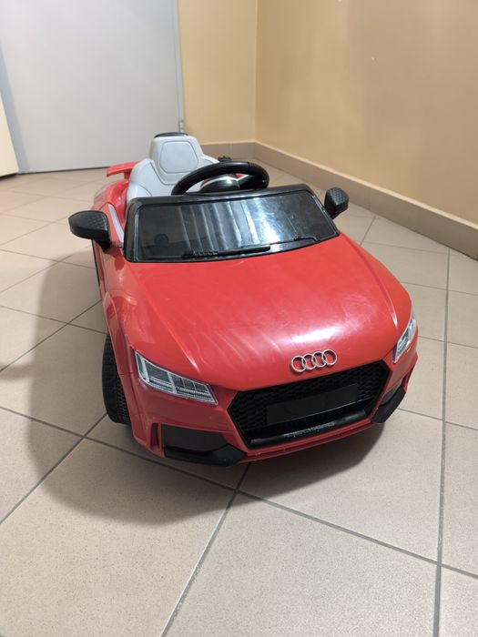 Samochodzik na akumulator Audi TT RS 12V