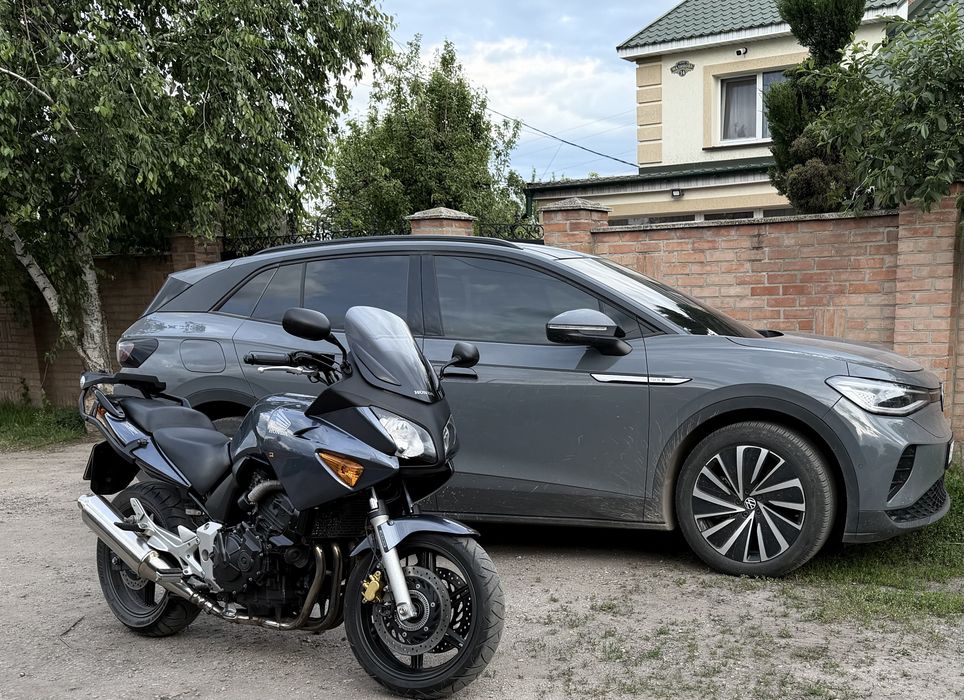 Продаю власний дорожньо-туристичний мотоцикл Honda CBF 600SА