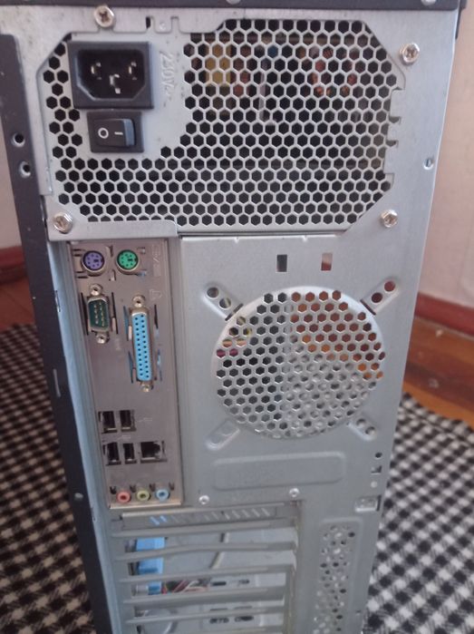 Продам комплект для пк.Материнка +проц+блок живлення в корпусі