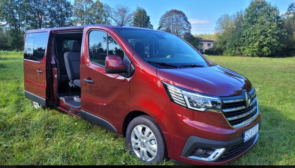 Wynajem busa 9-osobowego Renault Trafic 2023 | Kat. B | Krótki i długi termin