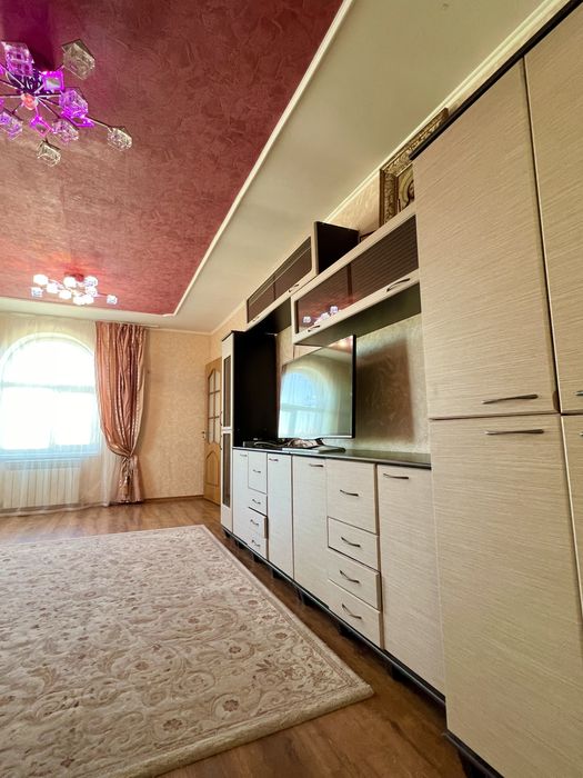 Продаж будинку з магазином на 1 поверсі!