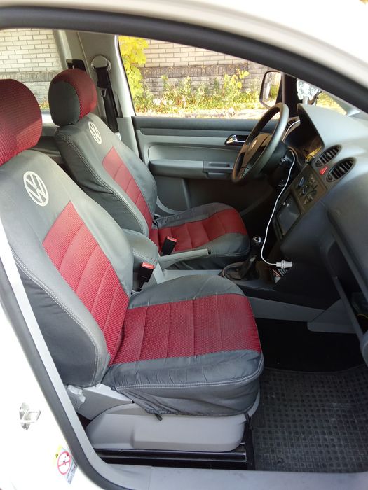 Продам Фольксваген каддик  2008 г.в,2.0 бензин  MPI,пяти дверей.