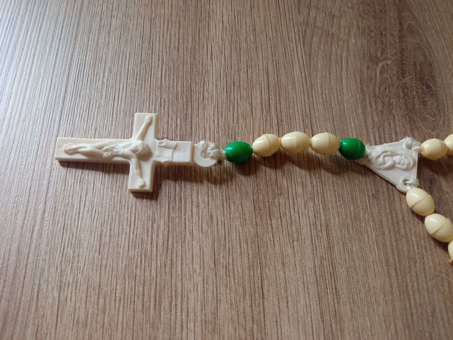Plastikowy różaniec Kremowy różaniec naszyjnik religijny 42 cm