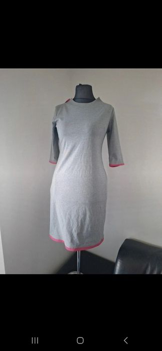 Szara sukienka top trendy elegancka z kieszeniami różowe wstawki wykon