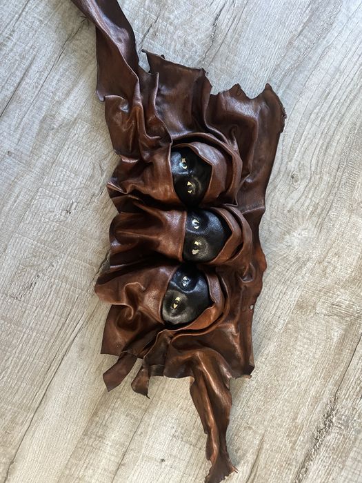 Картина из кожи на стену