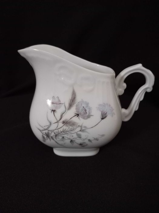 Leiteira Vista Alegre flores azuis