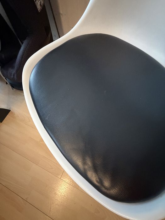 3 krzesla inspirowane  TULIP CHAIR