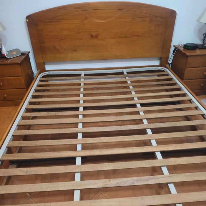 Cama de casal em cerejeira