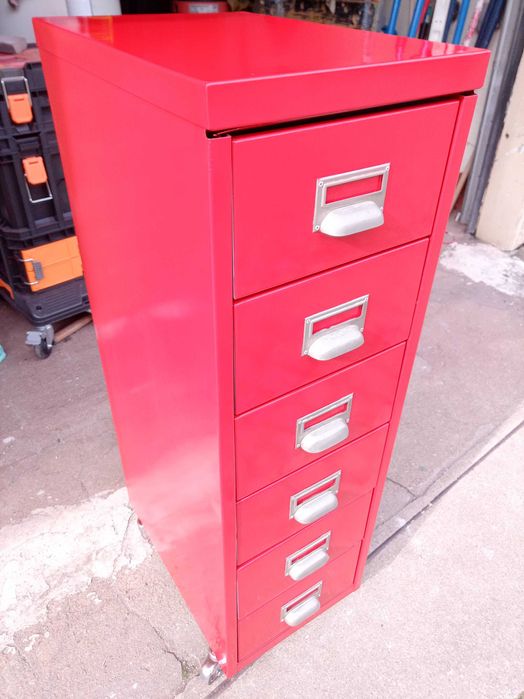 Arquivo metálico classico