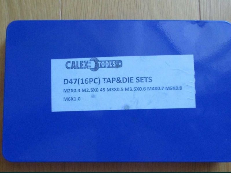 Набор метчиков и плашек. Штангенциркули.