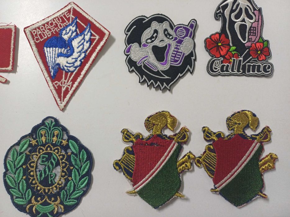 Emblemas em tecido e bordados 12 unidades