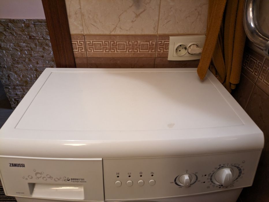Продам стиральную машину Zanussi ZWS2125W
