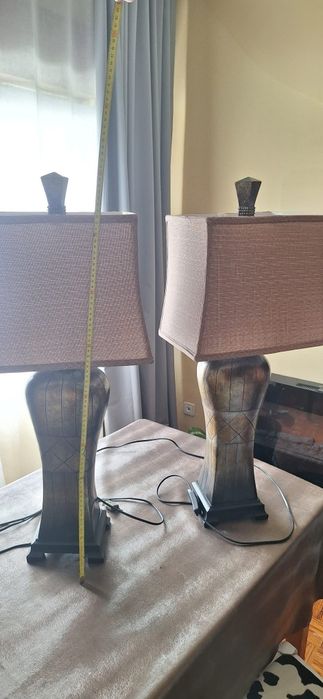 Candeeiros em madeira para mesa de cabeceira ou sala.