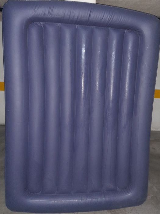 Colchão insuflável elétrico Fast Fill, ideal para campismo, visitas ou uso diário. Enche em poucos minutos graças à bomba elétrica integrada