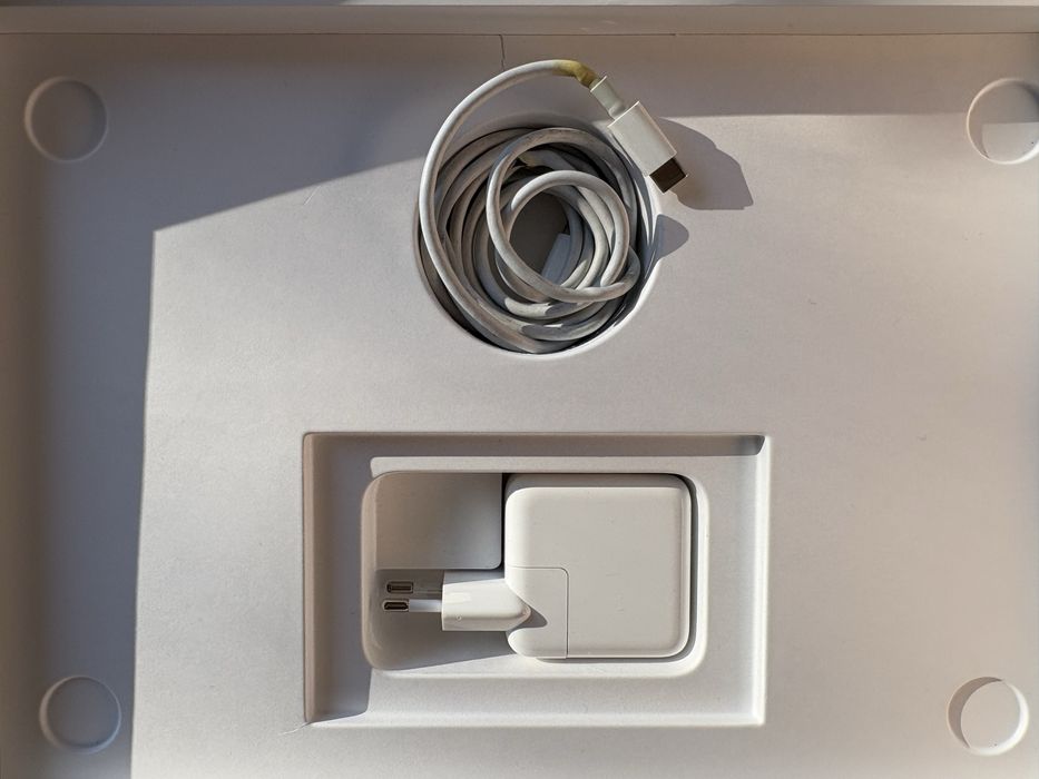 Zestaw : mac book air 2019 i iphone 13