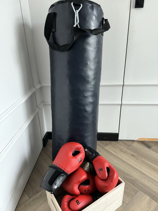 Worek treningowy Outshock 20 kg+ 2 pary rekawic rozmiar 12 i 8