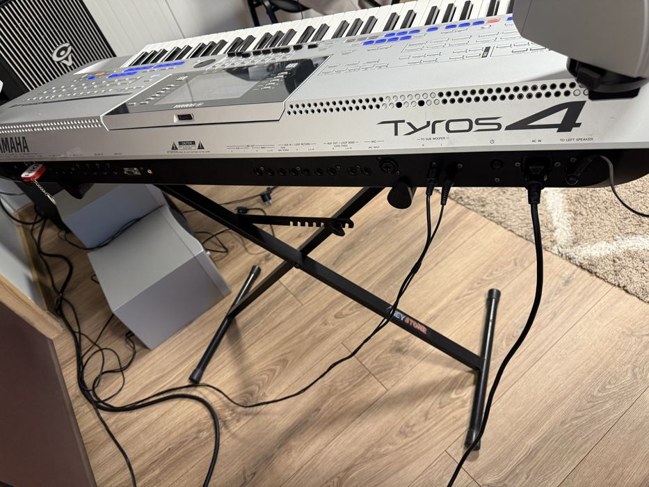 Keyboard Tyros 4 z Głosnikami