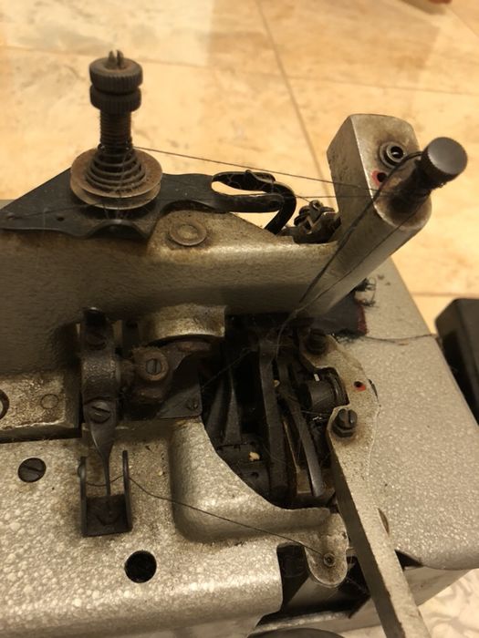 Оверлок. Швейная машинка.