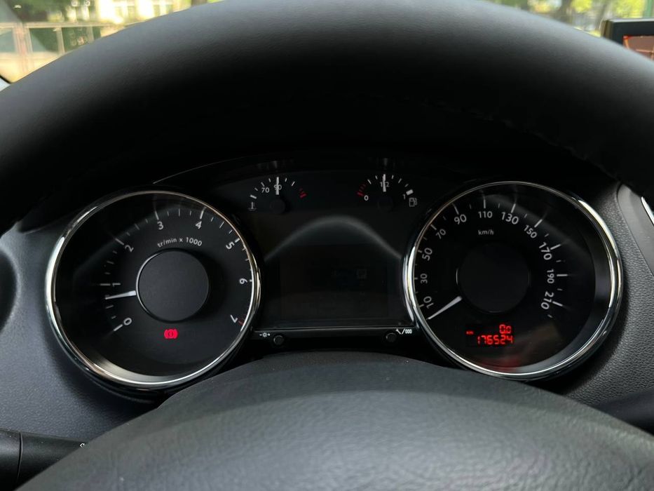 Продам Peugeot 5008 1.6 THP АВТОМАТ