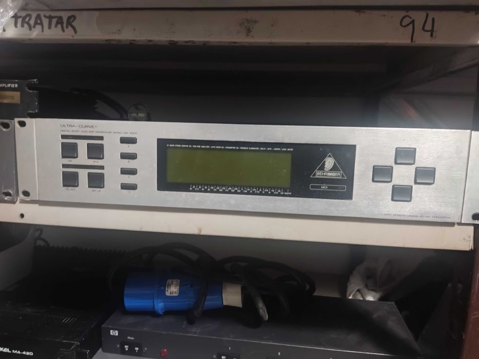 Behringer Ultra Curve  Processador Crossover DSP