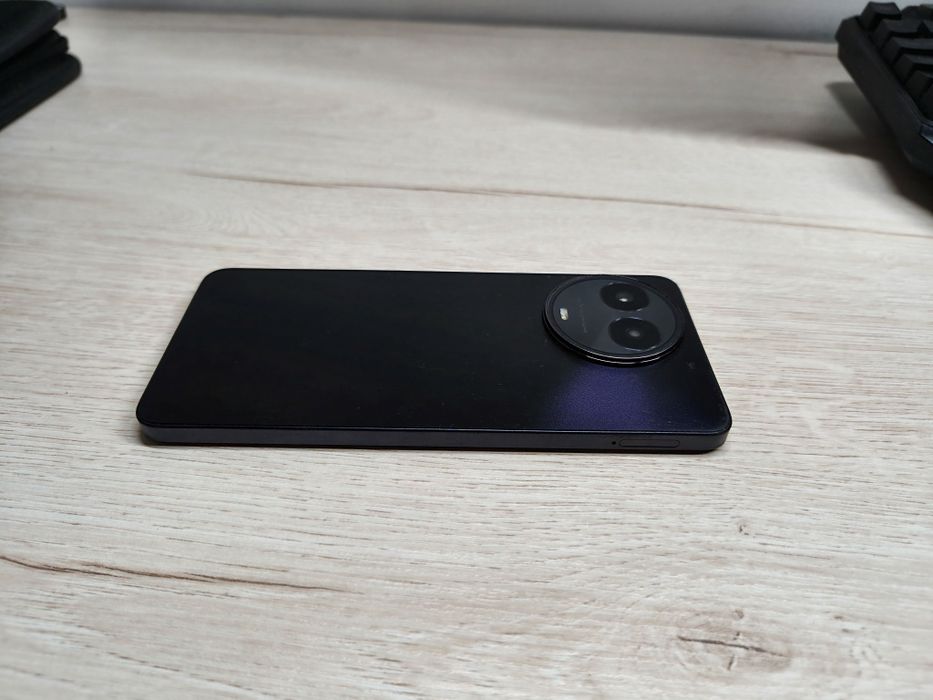 Smartfon Realme 11 5G jak nowy
