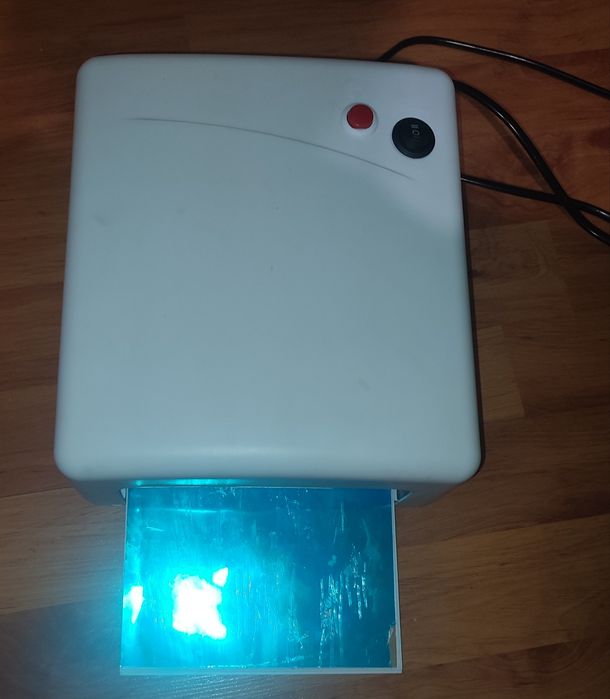 Lampa do paznokci hybrydowy