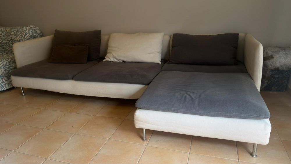 Sofá com chaise longue