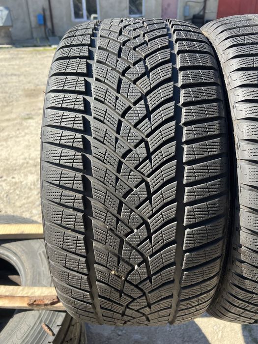 Шини 275/35/21 ЯК НОВІ‼️ 8+mm‼️Goodyear‼️;зимові;резина склад R21