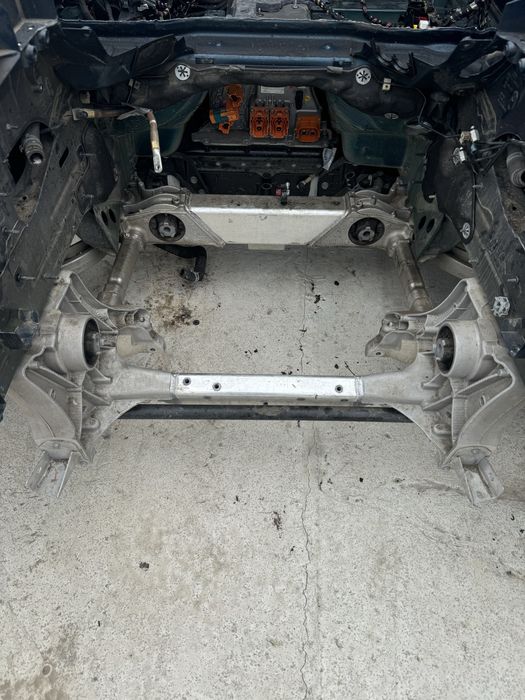 Підрамник передній E-Tron