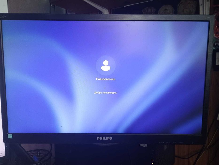 Монітор Philips 223V5l є 2 шт