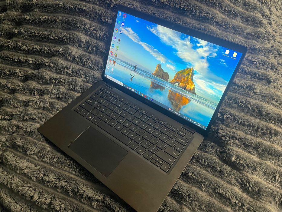 Чудовий ноутбук Dell у гарному стані