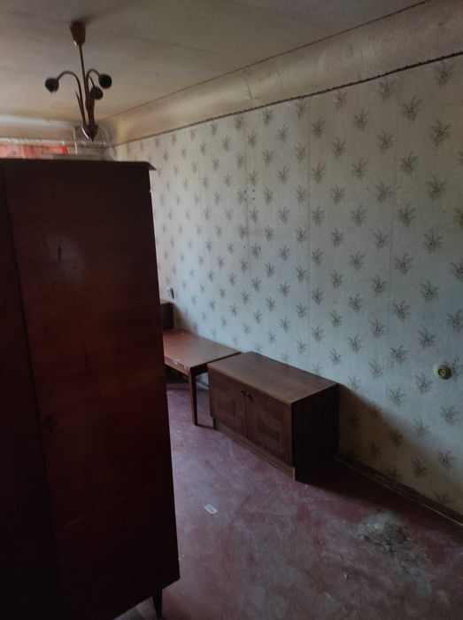 Сдам двухкомнатную гостинку  по улице Ньютона