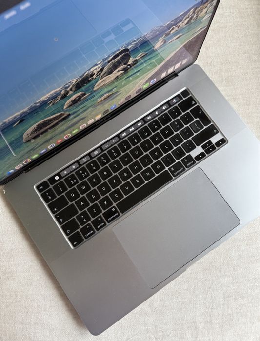 Apple MacBook Pro 16