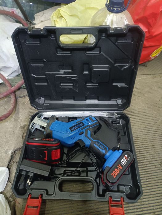 Электрическая пила. Сучкорез, аккумуляторная в кейсе