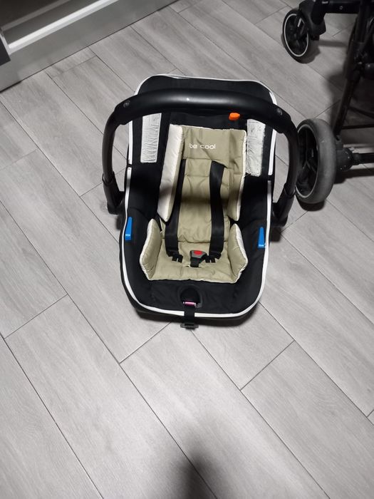 Carrinho de bebê com ovo447302241627023364