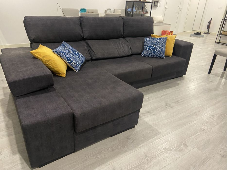 Sofá 3 lugares chaise-longue e banco
