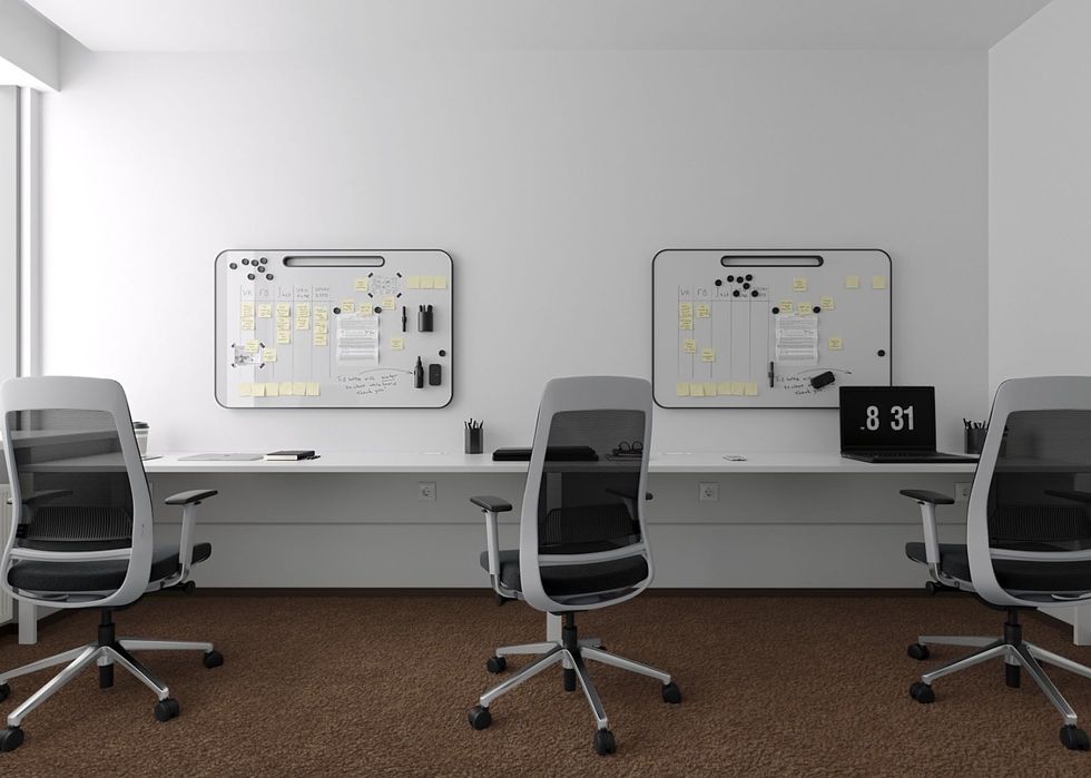 Офісна меблі на замовлення для бізнесу! Столі, шафи, переговорні.