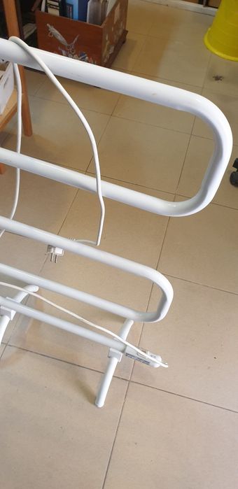 Suporte de toalhas eléctrico