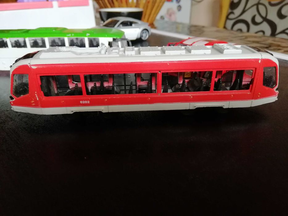 Распродаю свою коллекцию машинок.