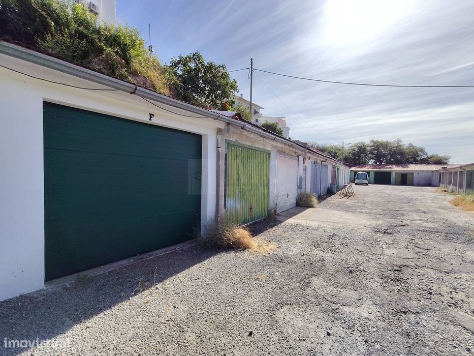 Garagem - Rua da Saudade - Covilhã