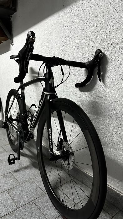 Bicicleta Specialized Tarmac em carbono