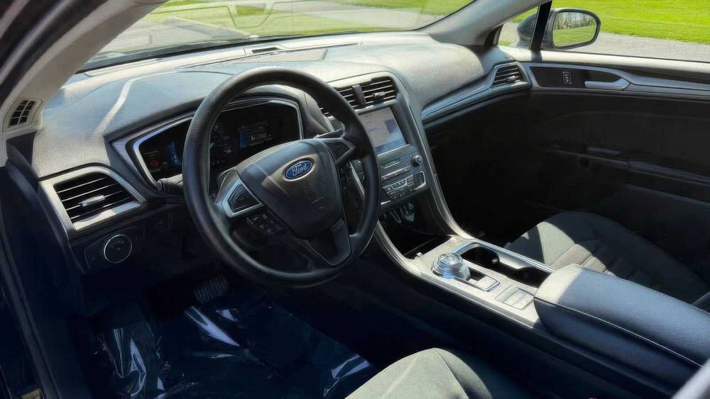 Ford Fusion Titanium Hybrid      2019