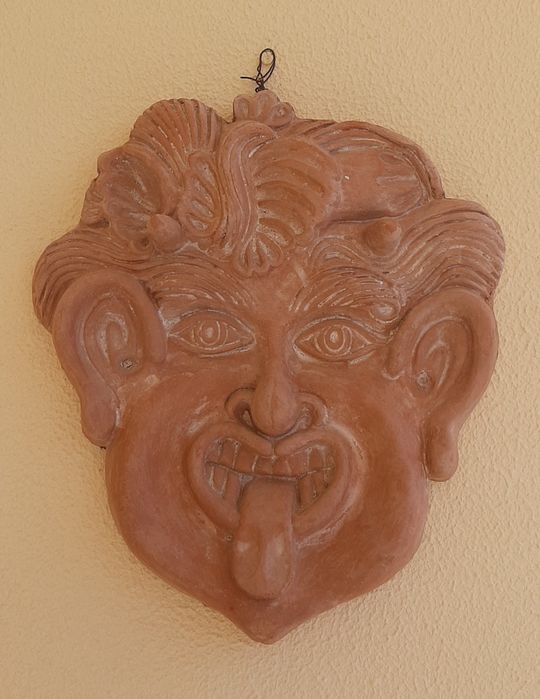 Máscara em cerâmica