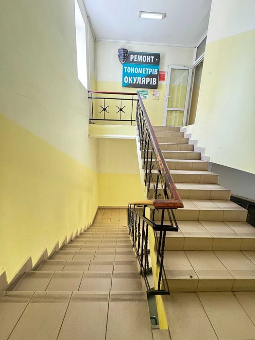 Оренда Офісу ЦЕНТР Мазепи . Другий поверх. 20мкв +4 мкв балкон. Ключі .