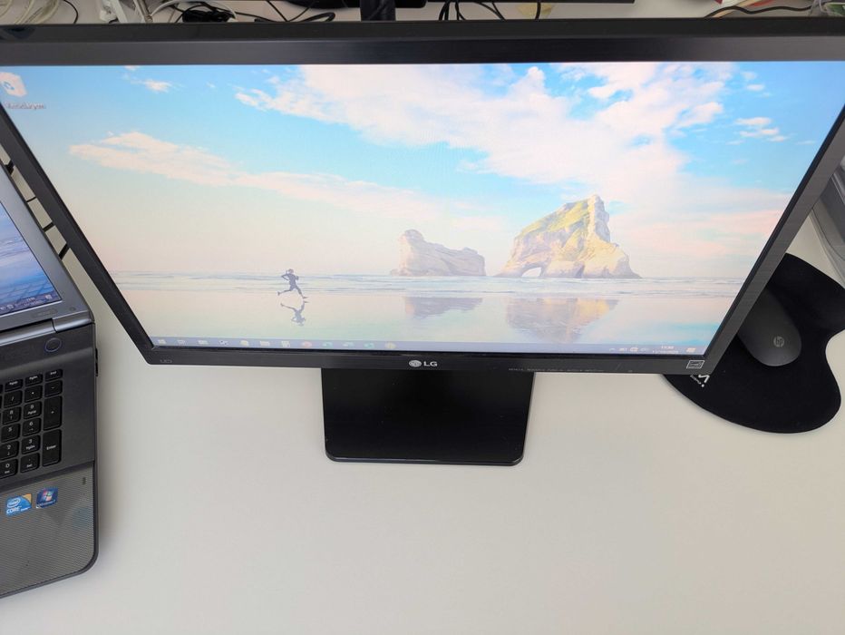 Monitor LG 22M37A