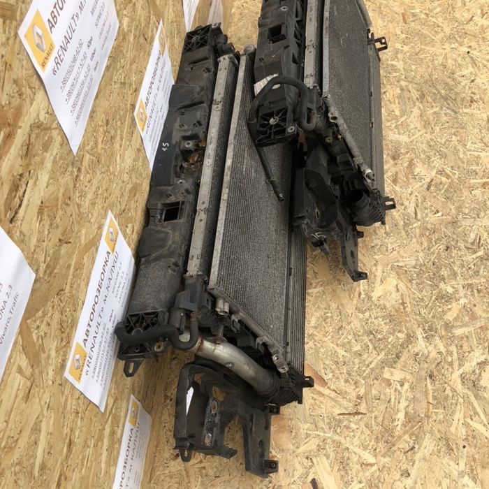 Передня панель (телевізор) радіатори Renault Megane 3 Scenic 3 09-15р.