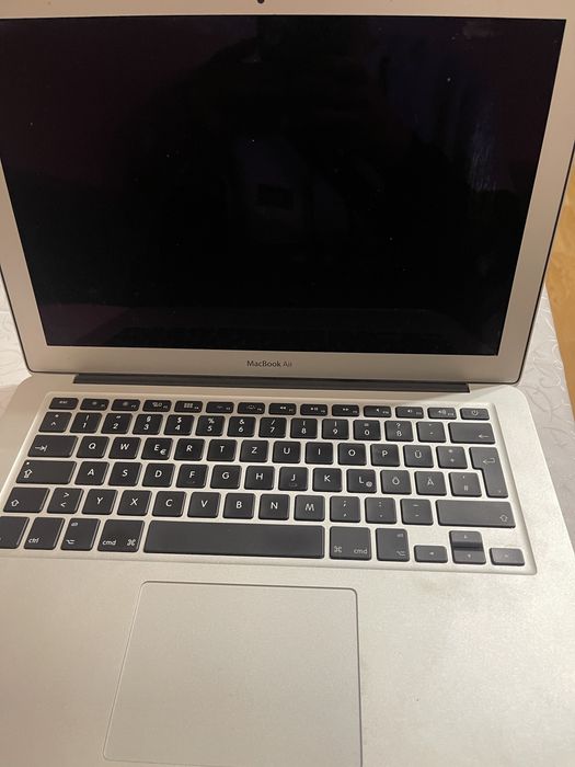 Продам макбук аір13