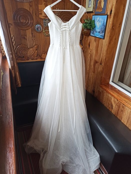 Свадебное платье с блёстками блестящее айвори со шлейфом пышное