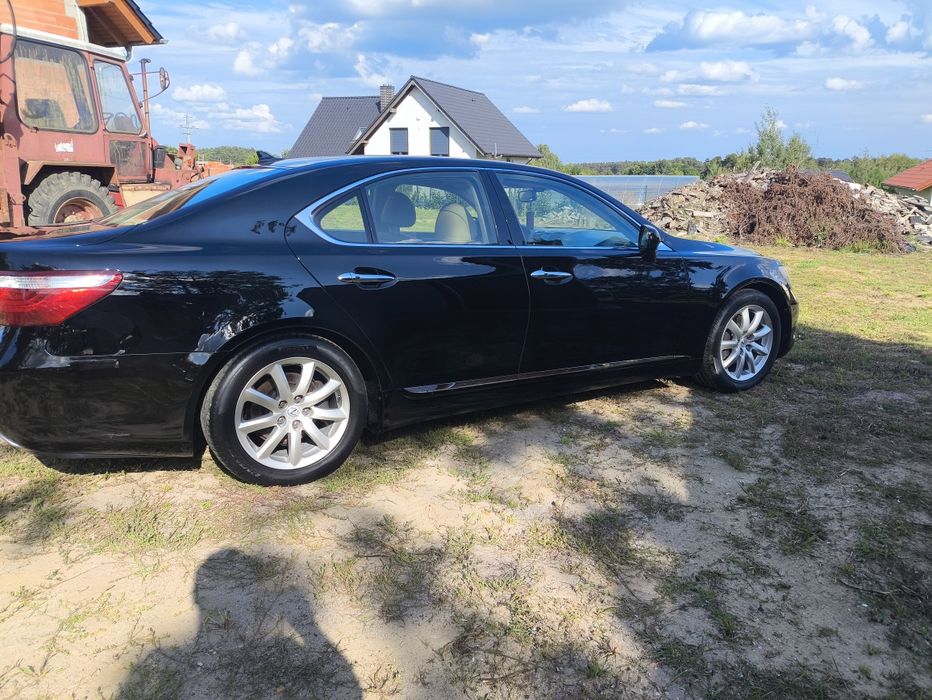 Lexus LS 460 czarny