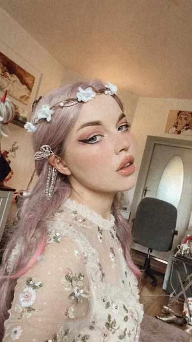 Fioletowa liliowa peruka z różowymi końcówkami fairycore kręcone włosy wavy hair wig